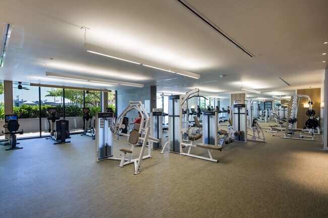 Building Photo - Fully Furnished Luxury Kakaako Living at Symphony 2 Bed, 2 Bath, 2 Parking