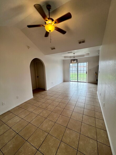 Building Photo - 2656 Malta St