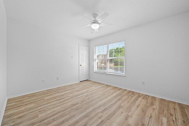 Building Photo - 2412 Regal Park Ln