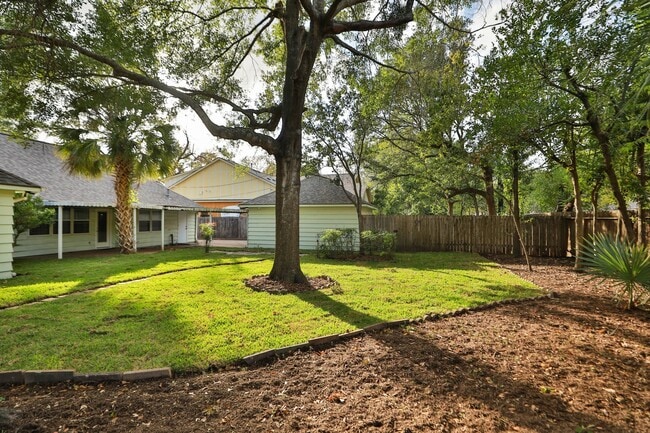 Building Photo - 12910 Queensbury Ln