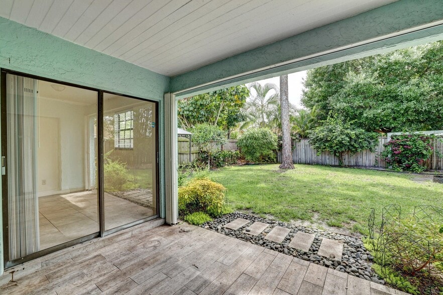 Building Photo - 5770 SE Wilsie Dr