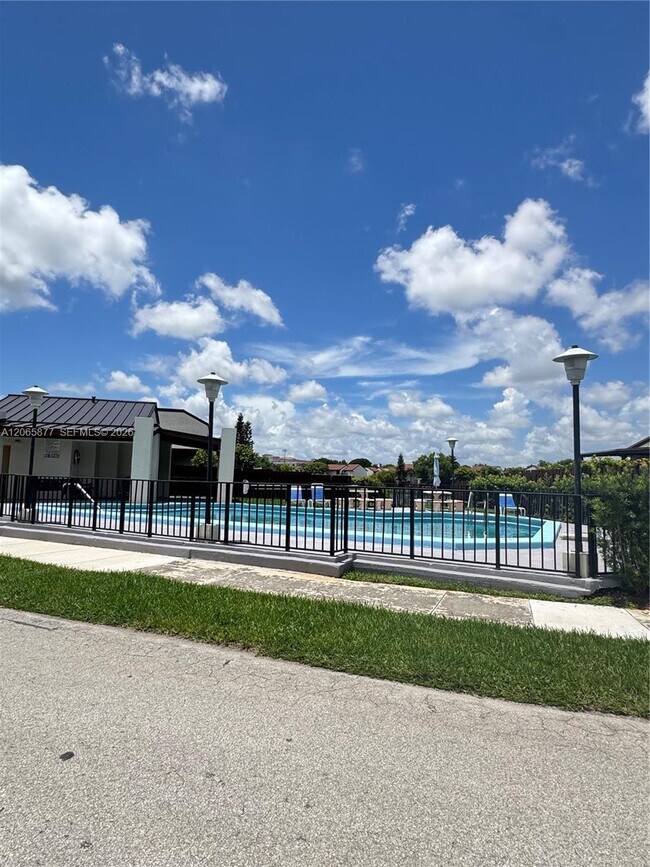 Building Photo - 622 NW 98th Ct