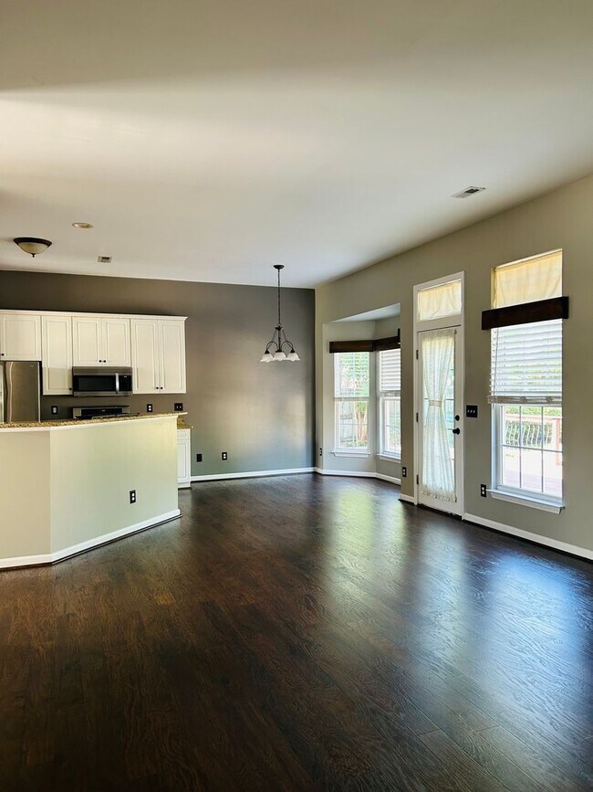 Building Photo - 711 Dutchman Ct
