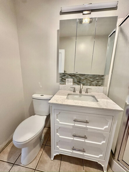 Building Photo - 29 Nichols St