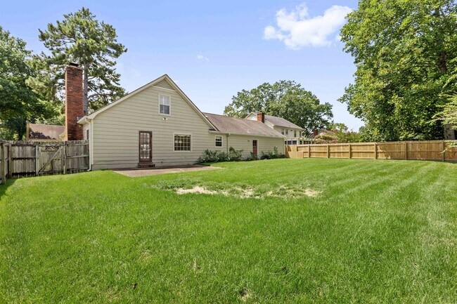 Building Photo - 8604 Sandpoint Dr