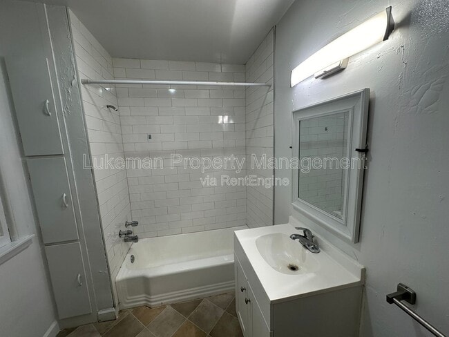 Building Photo - 802-806 West Cedar Street