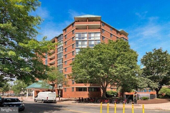 Building Photo - 1001 N Randolph St