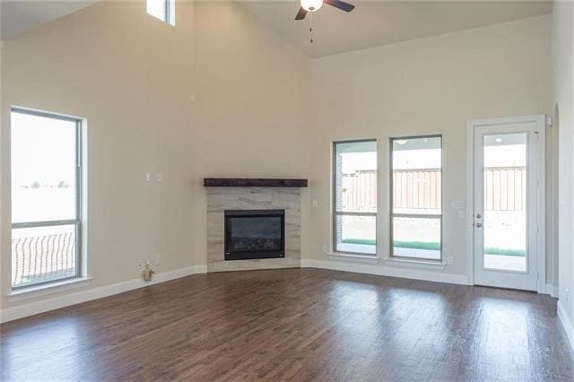 Building Photo - 560 Thoroughbred Ave