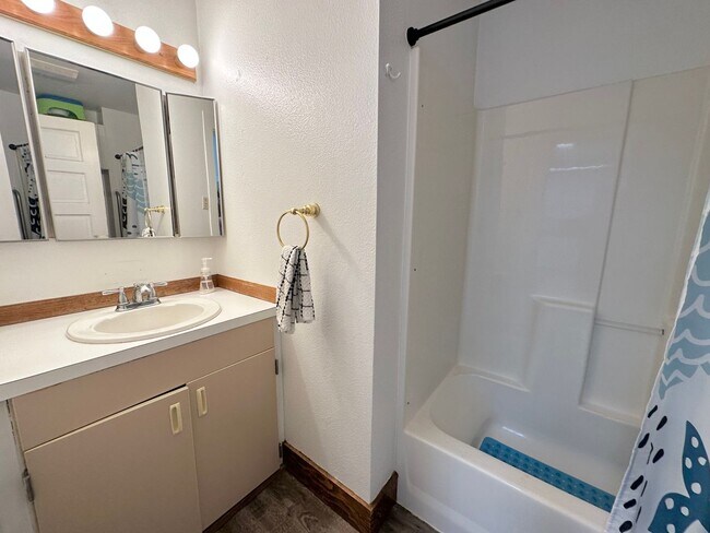 Building Photo - Remodeled Downtown Ellensburg Home