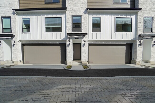 Building Photo - 4622 N Iota Ln