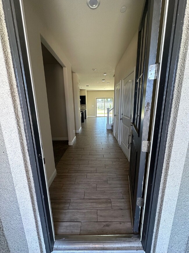 Building Photo - 2494 Valdes Dr