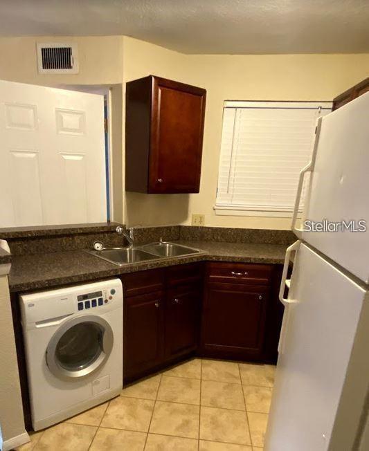 Building Photo - 1940 Lake Atriums Cir