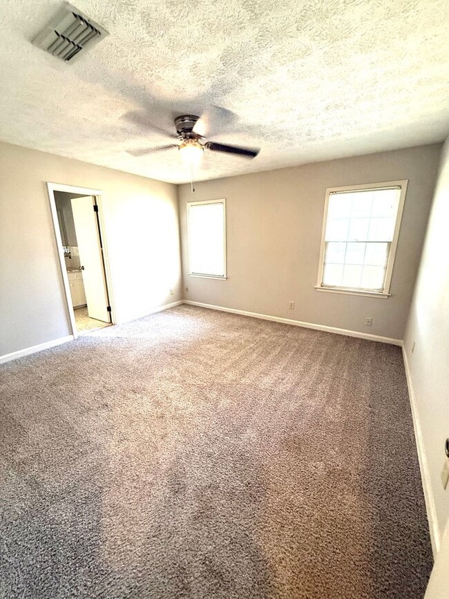 Building Photo - ** 3 bed 2 bath located off Vaughn Road ** Call 334-366-9198 to schedule a self tour