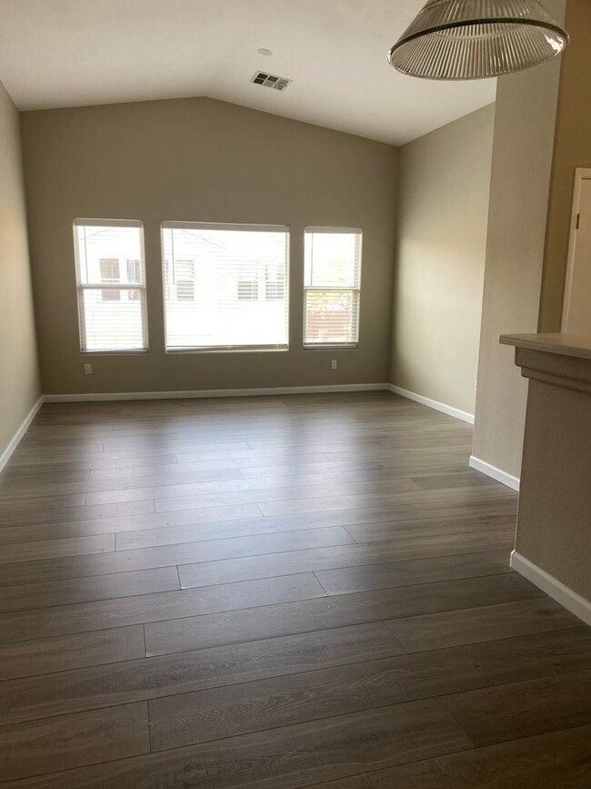 Building Photo - Remarkable totally renovated 2bed 2bath townhome is SW Las Vegas