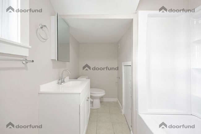 Building Photo - 4 Balloon Landing