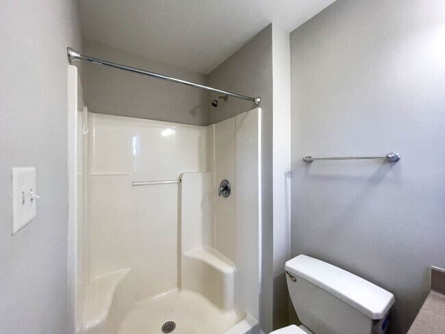 Building Photo - Spacious Three-Bedroom Townhouse in West A...