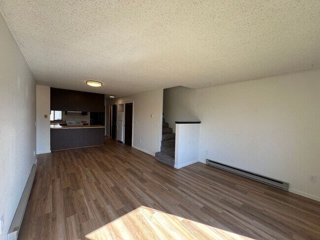 Building Photo - 3 Bedroom 1.5 Bath Townhouse Near WWU and Fairhaven