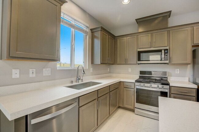 Building Photo - 10643 Enridge Ave
