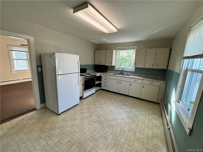 Building Photo - 8 Gregory Rd