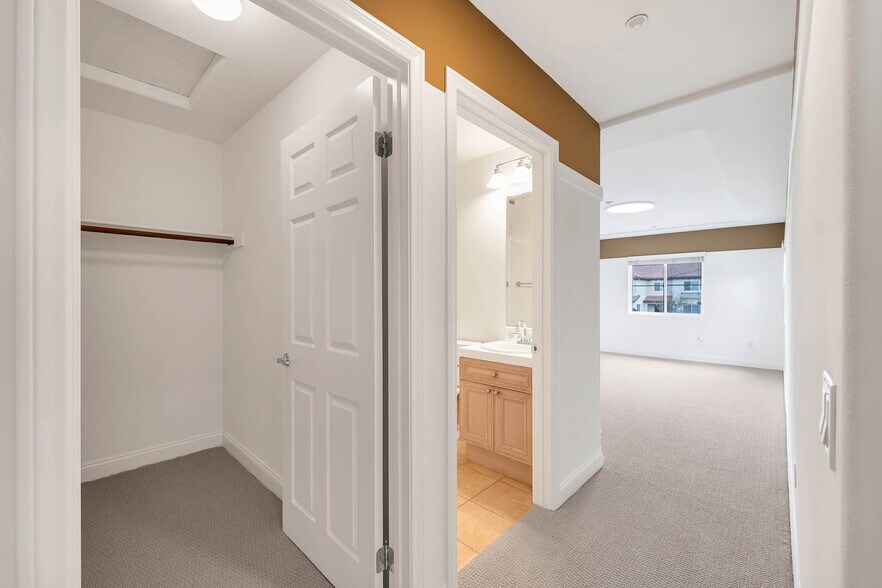 2nd Upstairs Bedroom With Walk In Closet & En Suite Bathroom - 12215 Delante Ct