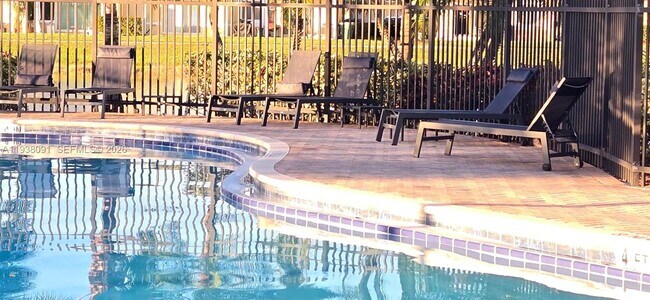 Building Photo - 5818 Hampton Hills Blvd