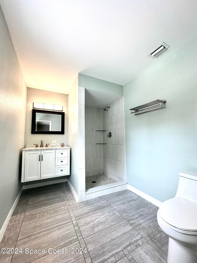 Building Photo - 245 Monaco Rd