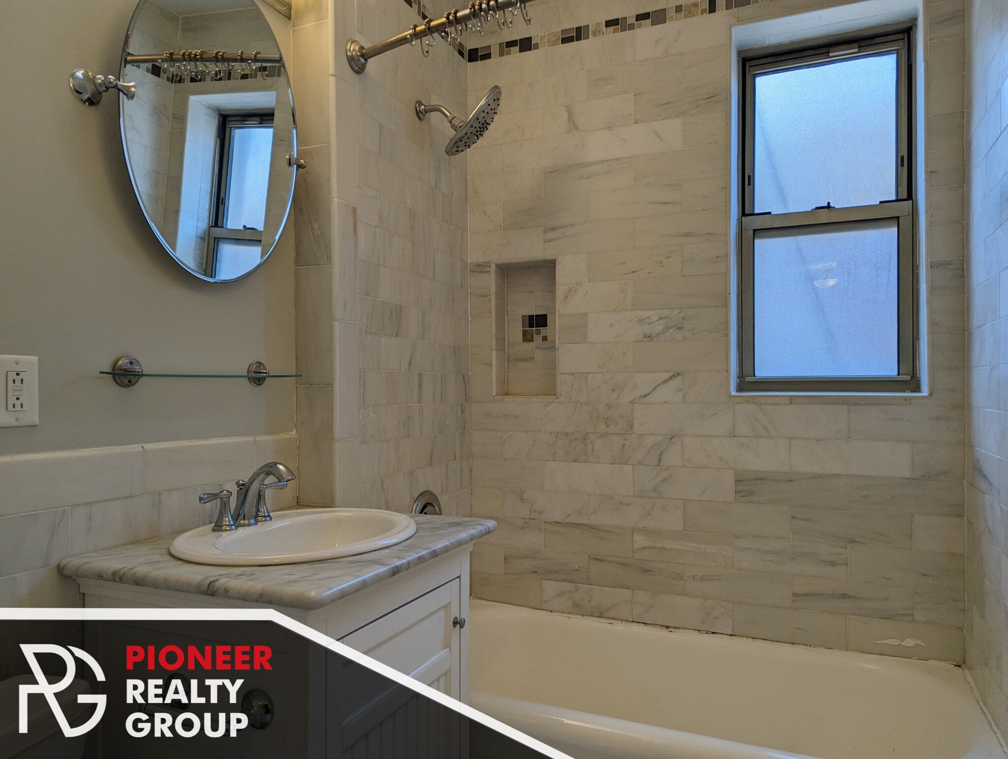 Building Photo - 546 W Surf St