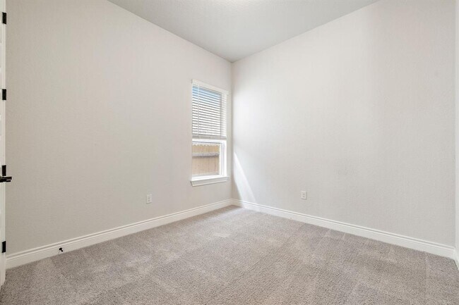 Building Photo - 821 Beaverton Dr
