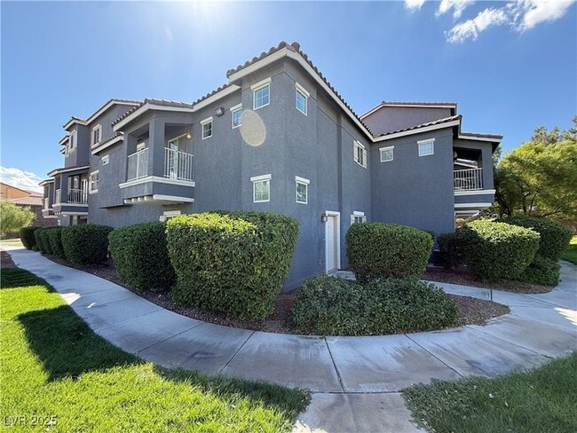 Building Photo - 5975 Barbosa Dr