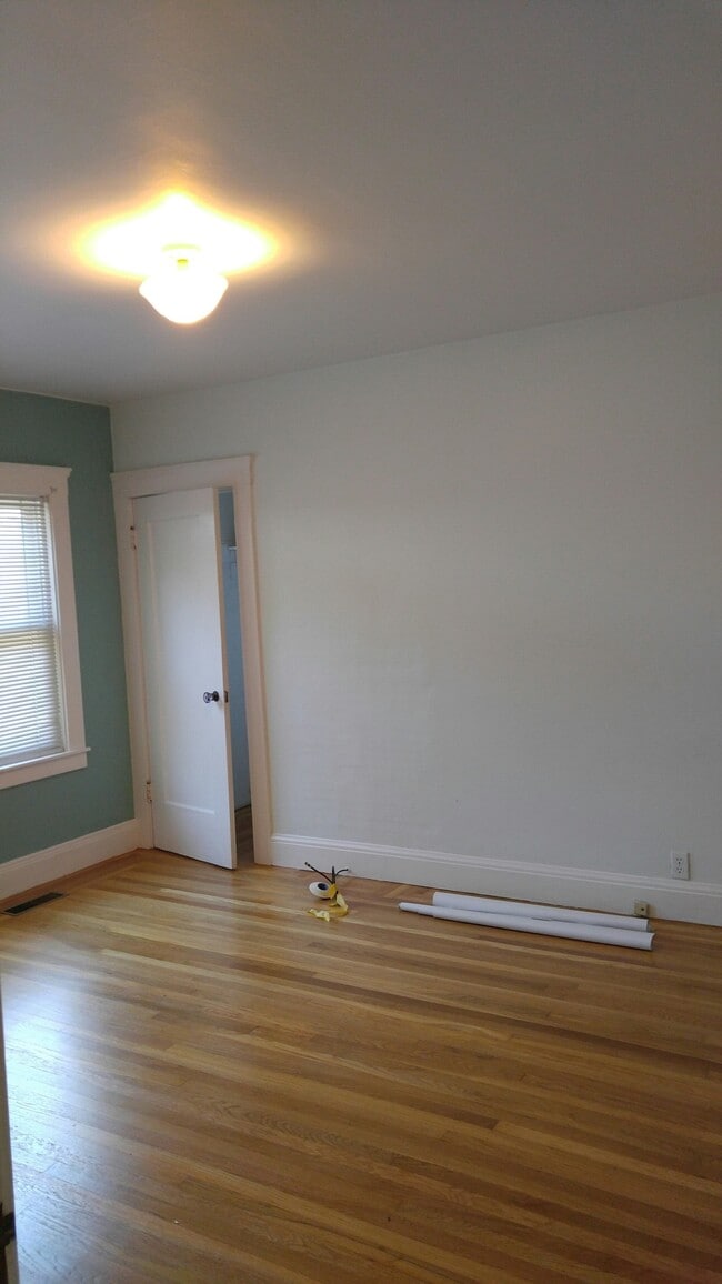 Building Photo - 28 Moss Ave