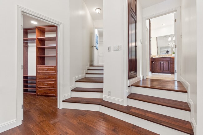 Building Photo - 1077 10th St