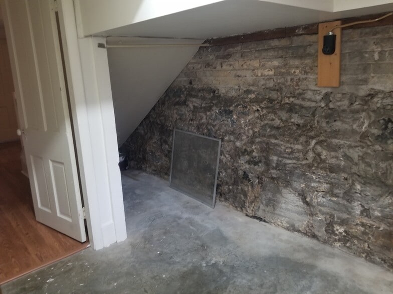 Building Photo - 125 Peyton St