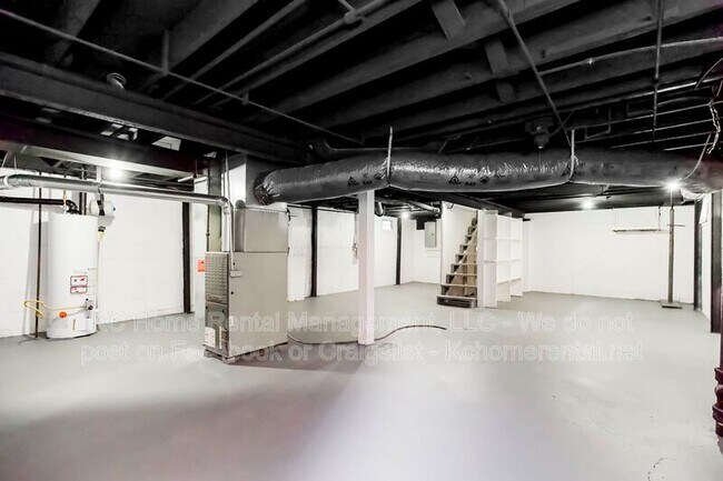 Building Photo - 7219 Chestnut Ave