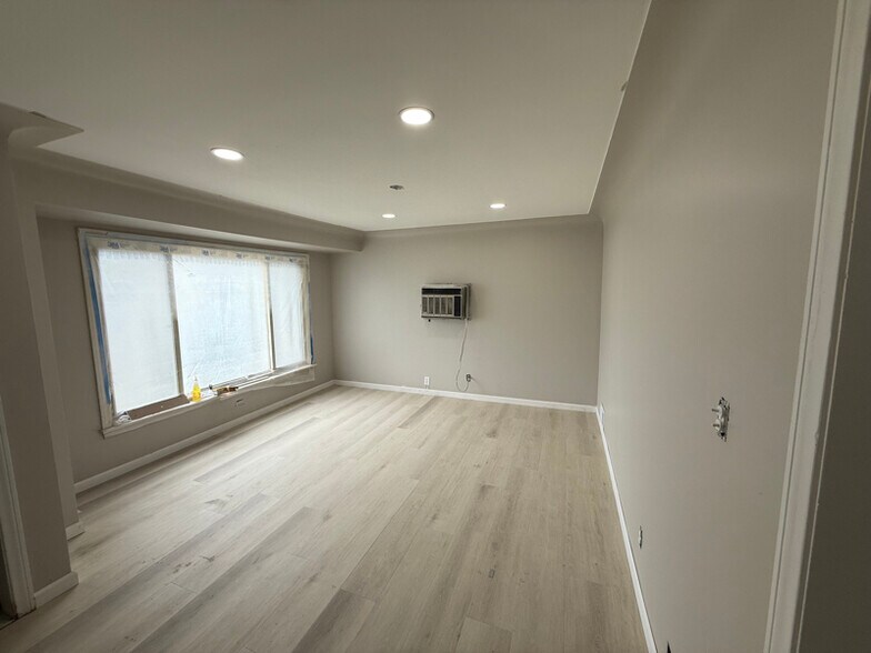 Building Photo - 3102 Trumbull Ave