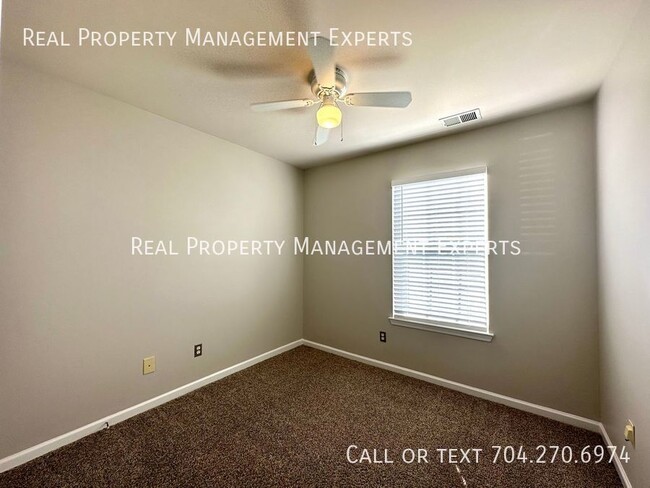 Building Photo - 6856 Rothchild Dr
