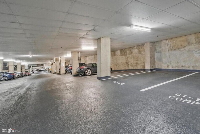 Building Photo - 1021 N Garfield St