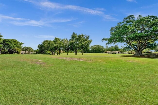 Building Photo - 700 E Coco Plum Cir
