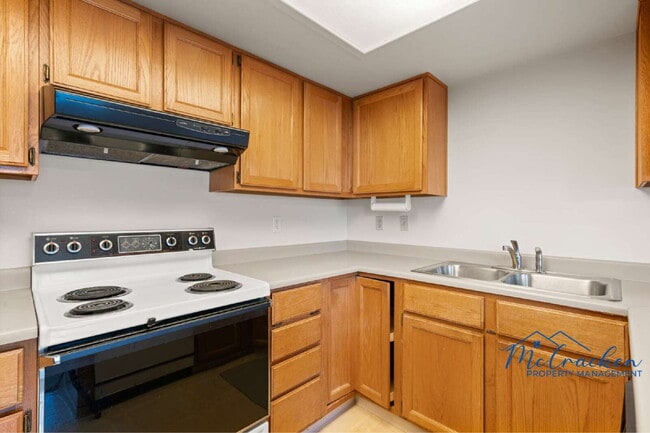 Building Photo - 486 Lori Ln