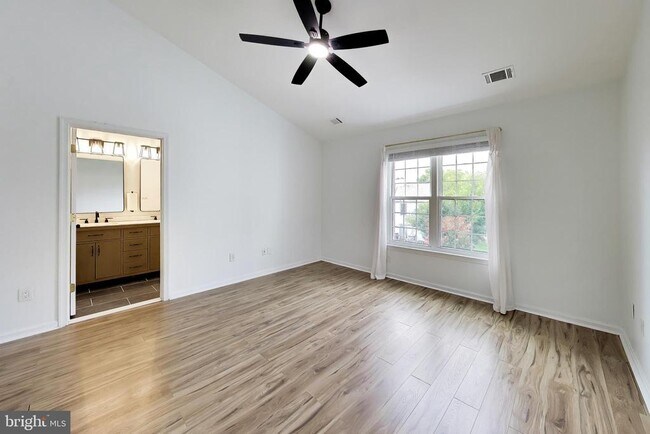 Building Photo - 14179 Compton Valley Way