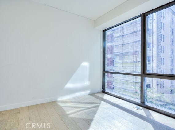 Building Photo - 400 S Broadway