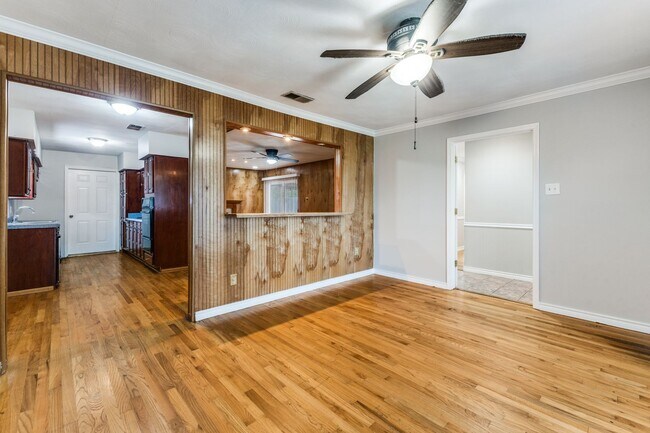 Building Photo - 10107 Muskogee Dr