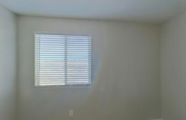 Building Photo - Ready Now!