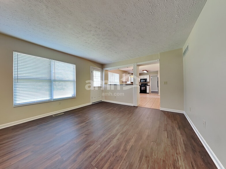 Building Photo - 3300 Whispering Woods Dr