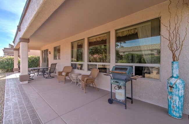 Building Photo - 15567 W Coral Pointe Dr