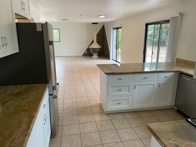 Building Photo - 2228 Curtis Dr