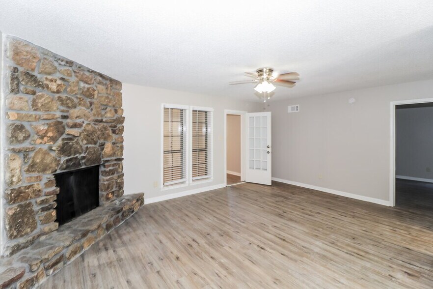 Building Photo - 2705 Van Leer Dr