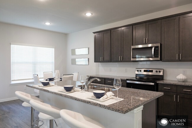 Building Photo - 1475 Waterview Dr