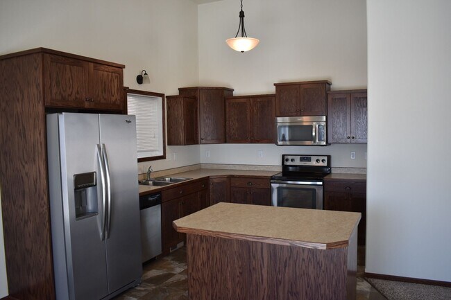 Building Photo - 3175 6th St E