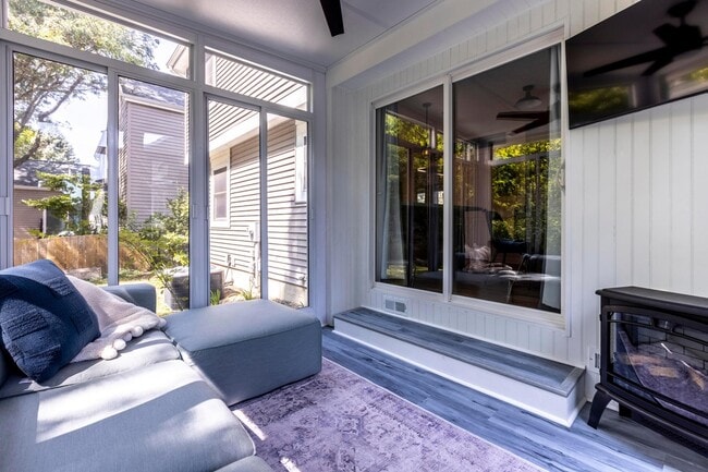 Building Photo - 2037 Sutter Pkwy