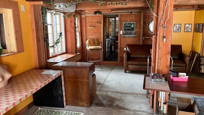 Building Photo - 1472 Silverwood Dr